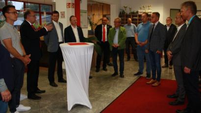 Bild: lk
Die CSU-Kreistagsfraktion bei der Besichtigung der Firma Horn Glass Industries AG mit Geschäftsführer Stephan Meindl (Zweiter von links).