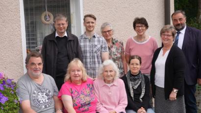 Bild: fvo
Sophie Griesmeier (vorne sitzend Zweite von rechts) feiert ihren 90. Geburtstag.