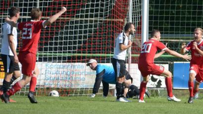 Bild: ref
Dieser Jubel hielt nicht lange: Florian Schaar (rechts) brachte den FSV Gärbershof mit 1:0 in Führung. Rund 20 Minuten später gelang Nicolas Lindner der Ausgleich.