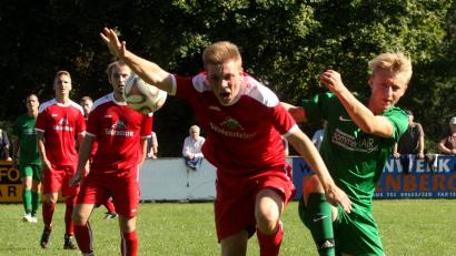 Bild: R. Kreuzer
Simon Weig vom TSV Pleystein (links) gegen Benedikt Meckl von der SG Waidhaus/Pfrentsch