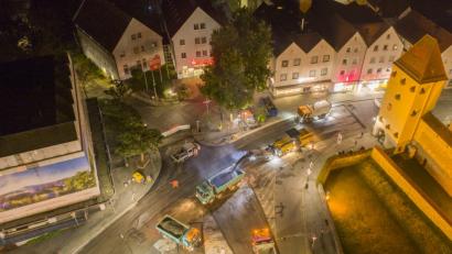 Bild: Thilo Hierstetter
Auch während der Nacht waren die Bauarbeiter beim Austausch des Asphalts enorm fleißig.