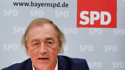 Bild: Gerhard Götz
SPD-Bezirksvorsitzender Franz Schindler erinnerte in einer fulminanten Rede an die Proklamation des Freistaats Bayern durch Kurt Eisner in der Nacht zum 8. November 1918.