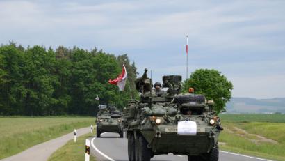 Bild: Petra Hartl
Radpanzer der US-Armee fahren von Vilseck (Kreis Amberg-Sulzbach) zu einem der Manöver außerhalb des Truppenübungsplatzes Grafenwöhr.