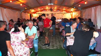 Bild: fvo
Das Wein- und Zoiglfest des Schalob in Albersrieth kommt bei den Gästen sehr gut an.