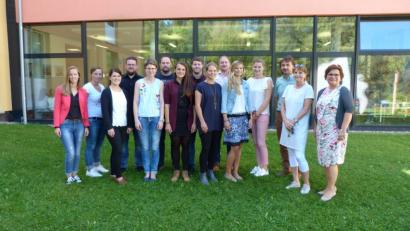 Bild: exb
Die neuen Lehrer (von links) und die Schulleitung (von rechts) Realschuldirektorin Irene Sebald, Konrektorin Martina Fels sowie Konrektor Ramon Gomez-Islinger.