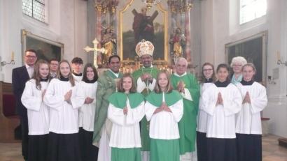 Bild: amö
Bischof Remigiose Inchananiyil gab beim Gottesdienst einen Einblick in die katastrophale Situation in seiner Heimat nach der Hochwasserkatastrophe.