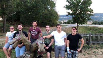 Bild: exb
Mitglieder der Jungen Union machten sich in Nabburg auf den Weg zu einem Spielplatztest.