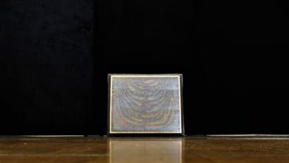 Bild: Dagmar Williamson
"Satte Sonne" auf schwarzem Hintergrund bildet das Alpha und Omega der Spirale der Hundertwasser-Ausstellung im ACC.