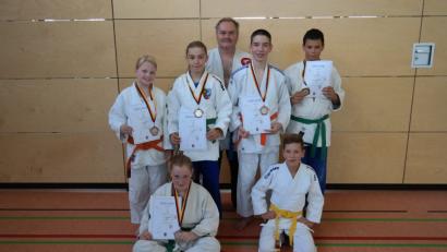 Bild: shu
Bei den Oberpfalz-Einzelmeisterschaften in Rötz springen einige Sulzbach-Rosenberger Judokas aufs Podest.