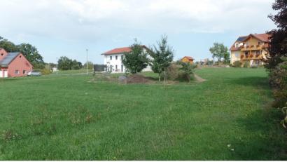 Bild: Brendel, Hubert (BR)
Weiteren Häusern im „Baugebiet Senkendorf“ (Bild) steht nichts mehr im Weg. Die zweite Änderung des Bebauungsplanes ist so gut wie abgeschlossen, Interessenten können mit der Planung ihres Eigenheimes beginnen.