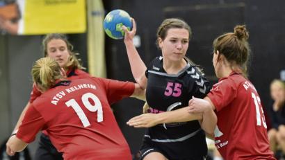 Bild: A. Schwarzmeier
Die Damenmannschaft mit Jasmin Häring (am Ball) – hier im Spiel gegen den ATSV Kelheim in der vergangenen Spielzeit – wollen bereits von Beginn an auswärts überzeugen.