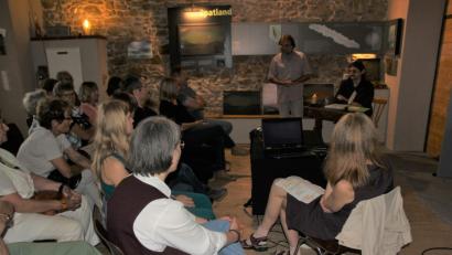 Bild: ral
Das interessierte Publikum lauscht dem Vortrag von Stangl.