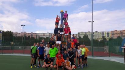 Bild: zyz
Der neue HG-Damentrainer Peter Eckl (Zweiter von rechts) bereitete sein Team unter anderem mit einem gemeinsamen Trainingslager mit dem Herrenteam in Pilsen auf die Bezirksoberliga-Saison 2018/19 vor.