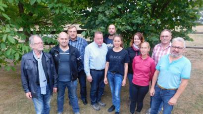 Bild: hai
Das Steuerungsgremium der Bürgerinitiative „Windparkfreie Heimat rund um den Rauhen Kulm“ bilden (von links) Berthold Bergner, Gerd Neubauer, Winfried Hübner, Peter Stickling, Andreas Hader, Bettina Stickling, Melanie Herrmann, Heidi Schäffler, Wendelin Leiter und Karlheinz Schultes.