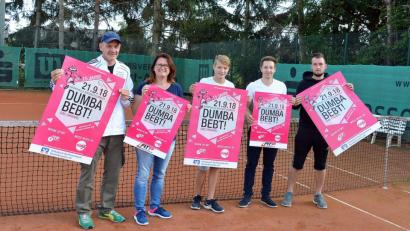 Bild: ü
Sie sind die Macher von „Dumba bebt“: Armin Sobirey (von links), Nicole Schusser-Schindler, Paul Sobirey, Max Strauß und Organisationsboss Fabian Fuhrich fiebern der heutigen Veranstaltung entgegen.