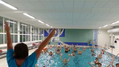 Bild: Völkl
Das Hallenbad und sein Angebot - wie Wassergymnastik - wird von der Bevölkerung gut angenommen. Nun ist auch am Sonntagvormittag eine Stunde für Schwimmer geöffnet.