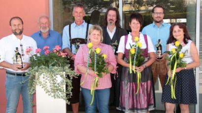 Bild: Hirsch
Acht Mitarbeiter der Mädchenrealschule feierten Dienstjubiläum. Das Bild von links: Herbert Winter, Willibald Hücking, Jürgen Moritz, Inge Bauer, Arne Langbein, Marlies Hoffmann, Thomas Mitterdorfer und Angela Hermer.