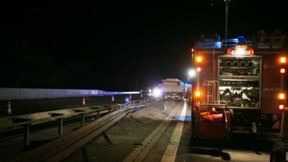 Bild: jma
Auf der A3 bei Neumarkt hat ein Lastwagen die Leitplanke beschädigt. Die Autobahn musste gesperrt werden.