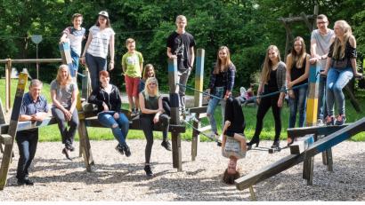 Bild: exb
Der Jugendstadtrat (im Bild mit den Jugendbeauftragten Annette Spreitzer und Johann Wurm, links) steht kurz vor dem Ende der ersten Amtsperiode. Vorsitzende und "Jungbürgermeisterin" Andrea Wurm berichtete in der jüngsten Sitzung des Stadtrats über die Arbeit der Nachwuchspolitiker.