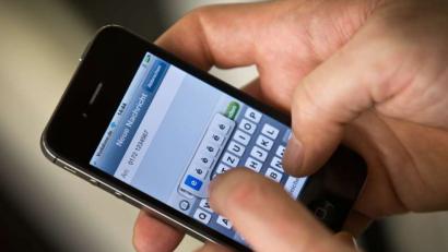 Bild: dpa
„Das ganze Leben ist heute im Smartphone abgebildet“, sagt K11-Chef Ernst Wager. Bei Ermittlungen spielt das Handy eine große Rolle.