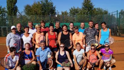 Bild: du
Das Tennis-Mixed-Turnier macht allen Beteiligten viel Spaß.