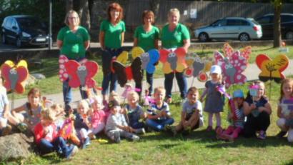 Bild: bej
Über freche Kartoffelkönige freuten sich die Kinder und mit ihnen das Vorstandsteam Nicole Spachtholz, Anita Dietl, Martina Irlbacher und zweite Vorsitzende Hildegard Lingl (von links).