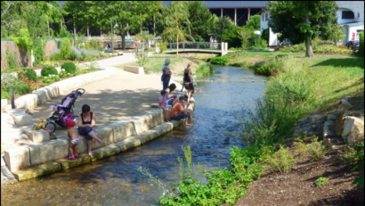Bild: Björnsen-Ingenieure
Dieses Bild zeigt den Bach Isenach bei Bad Dürkheim. Die Björnsen-Ingenieure, die zusammen mit dem Wasserwirtschaftsamt Weiden Vorschläge für den Hochwasserschutz in Neustadt ausarbeiten, können sich vorstellen, den in ein gemauertes Korsett gepferchten Floßbach in ähnlicher Weise umzugestalten.