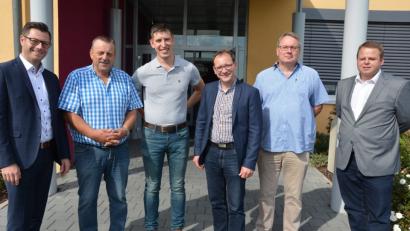 Bild: jr
FDP-Politiker informieren sich im Konnersreuther Backhaus Kutzer. Von links Christoph Skutella, Werner Ott, Patrick Kutzer, MdB Karsten Klein, Reinhard Heinrich und Thomas Dischinger.