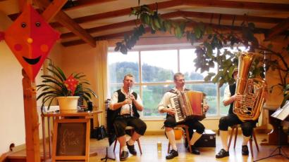 Bild: exb
Ohne Verstärker und ohne Noten spielten die "Nowlreiwer" gepflegt auf.