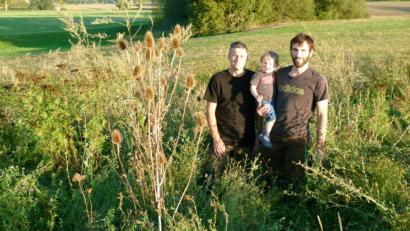 Bild: rn
Für Jagdpächter Martin Gottsche (links) und Jagdgenossenschaftsvorsitzenden Georg Karl sind Blühfächen eine Bereicherung der heimischen Natur und ein geschätzter Lebensraum für Tier- und Insektenwelt.