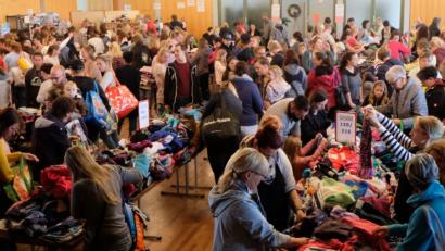 Bild: le
Einem riesigen Kaufhaus glich der Fred-Lehner-Saal beim Herbstbasar des Wichteltreffs am Sonntag.