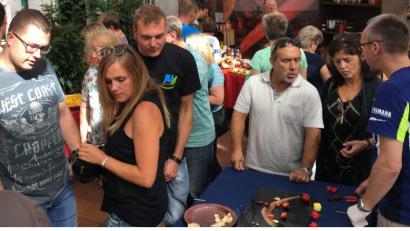 Bild: obe
Großer Anstrum auf die kleinen Schoten. Beim Chili-Fest der Gärtnerei Förth wächst die Fangemeinde Jahr für Jahr.