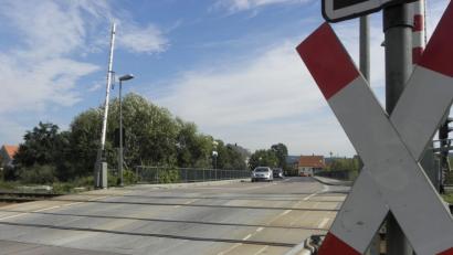 Bild: Wilhelm Amann
Bodenbelag erneuern und Schiene auswechseln: Diese Arbeiten muss die Deutsche Bahn AG am Nabburger Bahnübergang ausführen. Er wird dazu vom 26. bis 31. Oktober gesperrt.