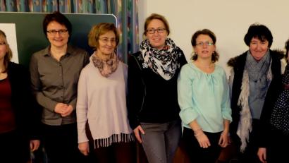 Bild: le
Sie tragen in der Jubelgemeinschaft des Evangelischen Frauenbundes Verantwortung (von links):
Anita Schätzler (Kassiererin), Christa Riedel (Vorsitzende), Helga Wittmann-Behr (Schriftführerin),
Regina Münchmeier (Beisitzerin), Carmen Helgert (Beisitzerin), Rita Vollath (Beisitzerin) und Elisabeth Market (2. Vorsitzende ).