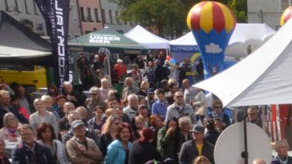 Bild: Kunz
„Weiden, ich moch de“: Das kommt an. Der Andrang beim neuen Fest des Stadtmarketingvereins ist entsprechend groß.