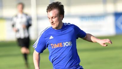 Bild: Alfred Schwarzmeier
Martin Pasieka sorgte für die 1:0-Führung des SV Etzenricht in Regensburg. Beim Schlusspfiff stand aber eine unglückliche 2:3-Niederlage.