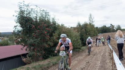 Bild: dtr
Nasses Herbstwetter, technische Probleme und der enge Zeitplan halten die Organisatoren des "Gunsha-Gravel-Ride-Festival" in Plößberg in Atem.