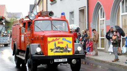 Bild: njn
Der alte Feuerwehr-Magirus aus dem Jahr 1964 machte den Anfang.