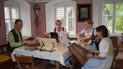 Bild: bnr
Die "Pauliner Stubenmusi" begeisterten mit ihrem Spiel im Kolbeckhof.