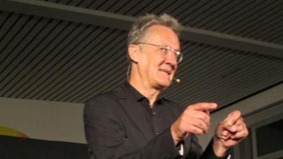 Bild: Heiner Brückner
Holger Paetz gastiert in Windischeschenbach. Sein neues Programm heißt: „Ekstase in Würde“.