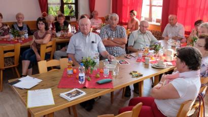 Bild: do
Zum Wohlfühlnachmittag für ältere Semester lud der Katholische Frauenbund Oberbibrach in das Vereinslokal im alten Schulhaus ein. Im Rahmen des Senioren-Treffs gab es Informationen zum Kampf gegen die Genitalverstümmelung junger Mädchen.
