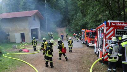 Bild: exb
Bei der Übung zur Aktionswoche in Pertolzhofen stellten die fünf gemeindlichen Wehren ihre Schlagkraft unter Beweis.