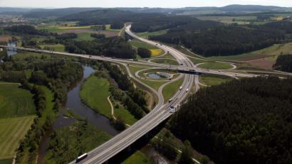 Bild: ggö
Seit 2008 rollt der Verkehr ungehindert über das Autobahnkreuz Oberpfälzer Wald.