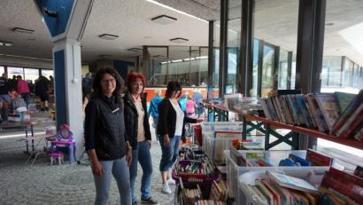 Bild: eib
Die Organisatorinnen Sandra Irlbacher, Ina Weinfurtner und Carina Maier (von links) freuten sich über den großen Andrang beim Basar.