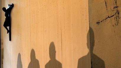 Bild: Harald Tittel/dpa
Seit dem Jahr 2010 erschüttern bercihte über das Ausmaß des Missbrauchs und die Vertuschung de Katholische Kirche in Deutschland.