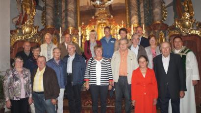 Bild: weu
Zehn Jubelpaare feierten gemeinsam mit Pfarrer Markus Urban und der Gemeinde ihren Ehejubiläumsgottesdienst.