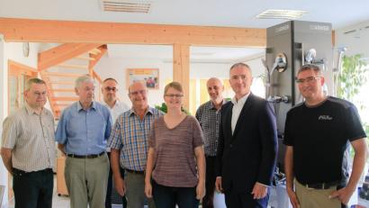 Bild: Büro MdL Dr. Harald Schwartz (Pia Regnet)
Von links Ludwig Rupprecht, Manfred Stefandl, Stefan Egerer, Siegfried Neukam, Birgit Neukam-Leißner, Herbert Appl, MdL Harald Schwartz, Jürgen Schüpferling.