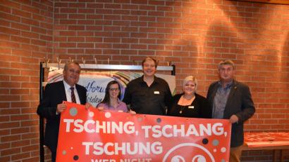 Bild: pjaf
Gemeinsam machen sie sich stark für die Demokratie: OB Kurt Seggewiß (links) organisiert gemeinsam mit Theresa Weidhas vom Jugendforum, Florian Graf und Kathi Glaser vom Stadtjugendring und Herbert Schmid (von links) von „Arbeit & Leben“ die ersten Weidener Jugendwahlen.