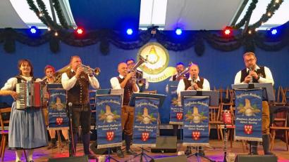 Bild: Andreas Royer
Die Birgländer Musikanten auf der Oidn Wiesn im Herzkasperl-Zelt.