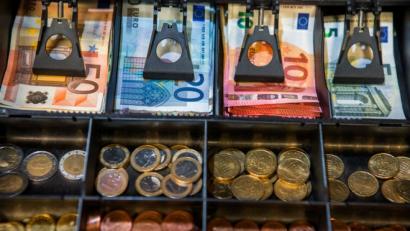 Bild: dpa
Das Bürgerfest war heuer eine lohnende Angelegenheit. Die beteiligten Vereine erhalten je 200 Euro aus der Kartellkasse.